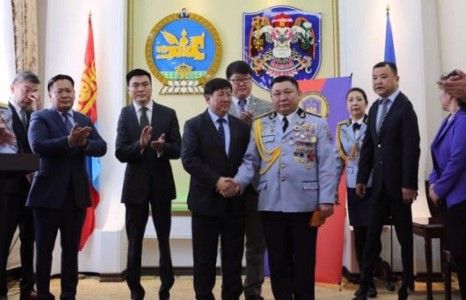 ЭРХЭЛСЭН АЖИЛДАА АМЖИЛТ ГАРГАСАН ЦЭРГИЙН ҮҮРЭГТНҮҮДЭД ШАГНАЛ ГАРДУУЛЛАА