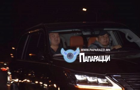 Хакухо аварга аавыгаа эцсийн замд нь үдэхээр эх орондоо ирлээ