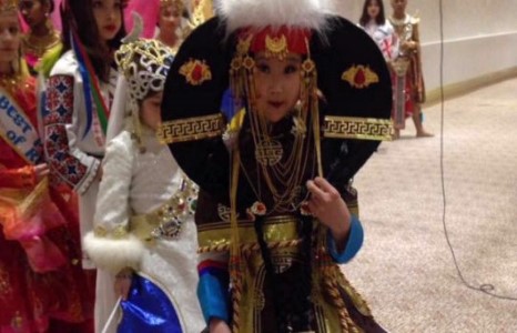 “Анжи” брэндийн бяцхан мисс Д.Хосзул дэлхийн тайзнаа “тэргүүн мисс”-ээр шалгаралаа