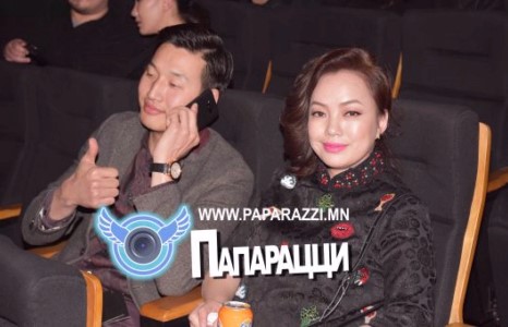 Загвар өмсөгч Э.Энхболд эхнэрийнхээ утас руу…