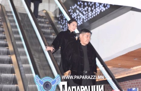 Мөнгөөр зоддог хосууд манай дуранд...
