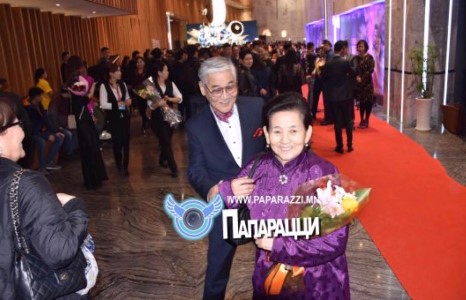 Тайз дэлгэцийн амьд шүтээнүүд...