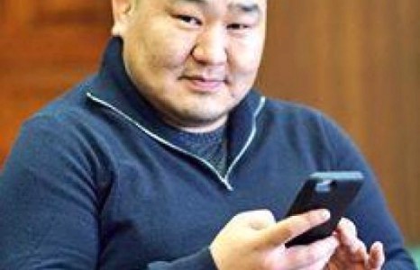 Д.Дагвадорж Ерөнхийлөгчийн охинтой лав суухгүй 