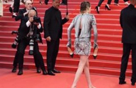 Кристен Стюартын зохисгүй үйлдэл олны дүргүйцлийг хүргэв 