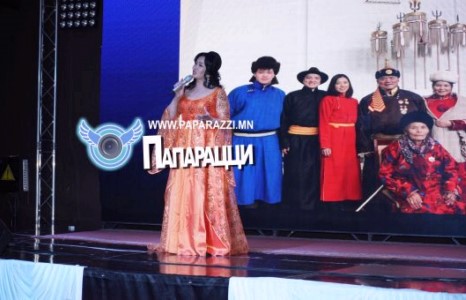 Яг л хэвээрээ, нэг л зангаараа хатагтай 