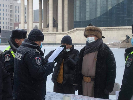 News Paparazzi: Цагдаагийн газраас С.Ганбаатар гишүүнийг өлсгөлөн зарлах үйл ажиллагаагаа зогсоо гэжээ