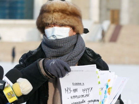 ШУУРХАЙ МЭДЭЭ: Б.Бат-Эрдэнэ: С.Ганбаатар гишүүний амь нас, эрүүл мэнд цаг минутаар хэмжигдэж байна, яаралтай гэр барьж өгөөч