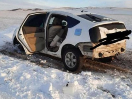 News Paparazzi : Хэнтий аймагт эвдэрч зогссон автомашиныг тоносон гэх дөрвөн этгээдийг илрүүлэн, саатуулжээ