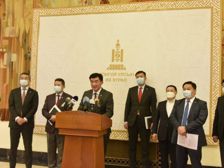 News Paparazzi : С.Бямбацогт: Шүүгч шүүгчдээ нөлөөлдөг, дарамталдаг явдал энэ хуулиар эцэс боллоо