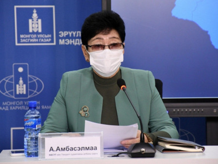 Шуурхай : А.Амбасэлмаа: Халдвар батлагдсан таван хүний нэг нь ХӨСҮТ-ийн сувилагч, хоёр нь Баянзүрх эмнэлгийн голомтын хавьтал,  хоёр нь 