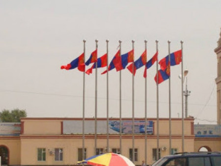 Замын-Үүд сумын алба хаагчдад хүрэх мөнгөн урамшууллыг дарга нар нь хувьдаа завшсан уу?