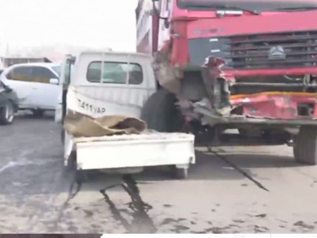 Баянхошуунд 11 автомашин мөргөлдөж, хоёр хүн хүнд гэмтжээ