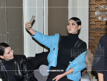 Photo paparazzi •••  Монгол газрын захирал Ц.Мянганбаярын залуу амраг...