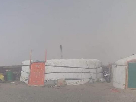 Ард иргэд та бүхнийг хүчтэй салхи шуурганы үеэр өндөр сонор сэрэмжтэй байхыг анхааруулж байна.