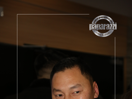 Photo paparazzi ••• Жүжигчин Б.Амараа оюутны ОРК найзуудыгаа дурсжээ