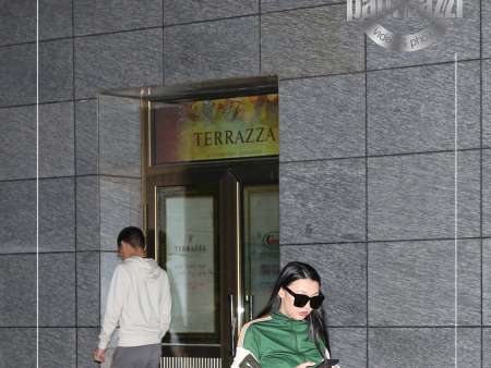 Photo paparazzi ••• Түүний зөвхөн монгол хэлээр дуулсан дуунууд нь л гэхэд ҮоuTube дээр нэг сая гаруй хандалт авдаг