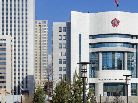МАН-ын төв байр Тусгаар тогтолын ордон дахь бүх хүмүүсийг гаргаж, битүүмжиллээ
