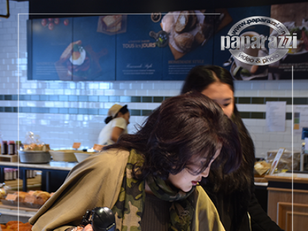 Photo paparazzi ••• Зууны манлай Б.Сарантуяа дунд охинтойгоо манай папараццид өртлөө