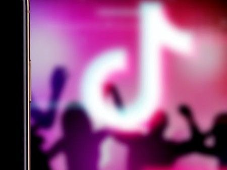 Та хүүхдээ TikTok аппликейшн дахь зүй бус контентуудаас сэргийлээрэй
