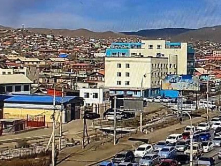 Томоохон худалдааны төвийг чиглэсэн автозамууд түгжрэлтэй байна