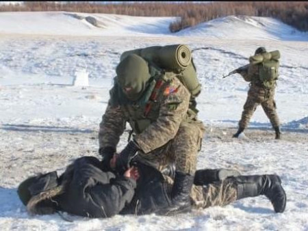Байлдааны буу, сумтай явсан цэргүүдыг  Алтай сумаас 50 км зайд байхад нь баривчилжээ
