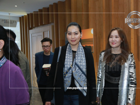 Photo paparazzi ••• 40 дөхөж яваа дөрвөн хүүхдийн үзэсгэлэнт ээж