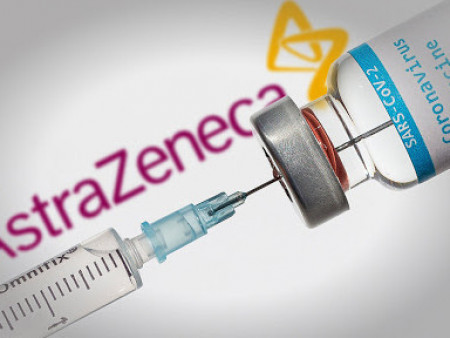 Дани Улс “АстраЗенека” вакциныг бүрэн зогсоолоо