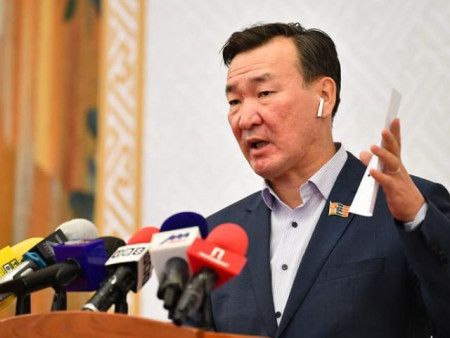 С.Ганбаатар: Монгол орон тэр чигээрээ У.Хүрэлсүхийн найруулсан захиалгат жүжиг боллоо