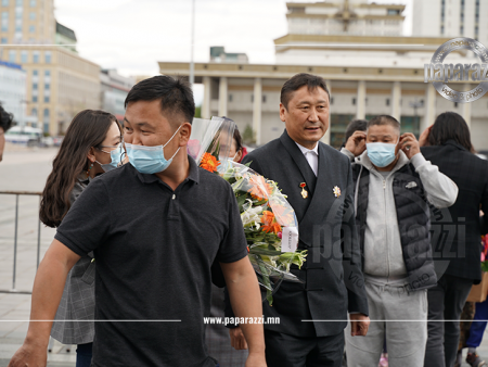 Photo paparazzi ••• Таван Богд Группийн Ерөнхийлөгч Ц.Баатарсайхан “Хөдөлмөрийн баатар” боллоо