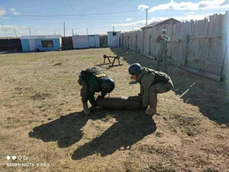 Нэг км радиус хамарч дэлбэрэх аюултай тэсрэх бөмбөг айлын хашаанаас олджээ
