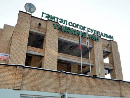 Хойд эцэгтээ зодуулж, хөл нь хугарч, толгойдоо хүнд гэмтэл авсан хүүхдийг ГССҮТ-д эмчилж байна