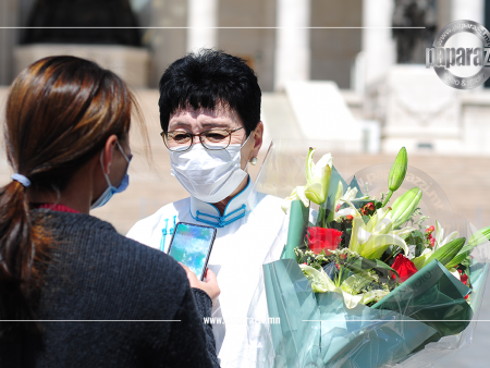 Photo paparazzi ••• А.Амбасэлмааг Монгол Улсын гавьяат эмч цолоор шагналаа