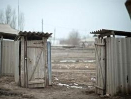 Нүхэн жорлонд унасан нэг настай хүүг эсэн мэнд гаргалаа