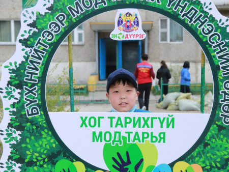 Хан-Уул Засаг даргын 2021-2024 онд хэрэгжүүлэх “Эко – Эрүүл дүүрэг” хөтөлбөрийн хүрээнд дүүргийн нутаг дэвсгэрт нийт 7629 мод, бут, сөөг тарилаа
