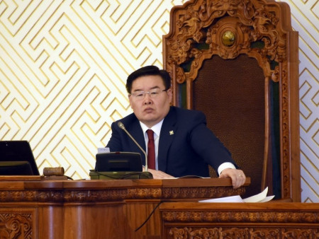 Г.Занданшатар: Дотоод зөрчил тэмцлээ өөрсдөө шийд Их хурал шийддэг газар нь биш