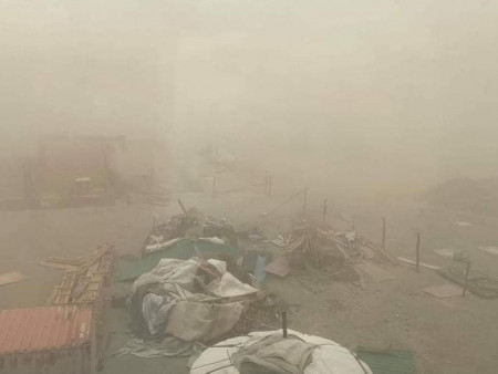 Хүчтэй шороон шуурганы улмаас 15 өрхийн гэр нурж, 27 орон сууц болон айлын байшингийн дээвэр хууларчээ