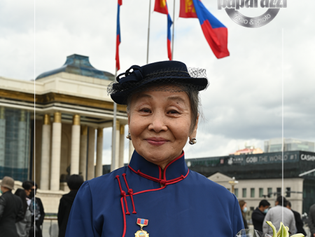 Photo paparazzi ••• Photo paparazzi ••• 72 настай МУГЖ болсон А.Цэгмэд гуайн хүү нэвтрүүлэгч Ч.Идэрчулуун