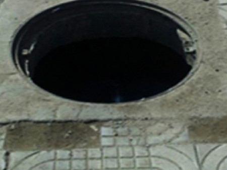 Дулааны шугам руу унасан хоёр настай хүүг эсэн мэнд гаргаж авчээ