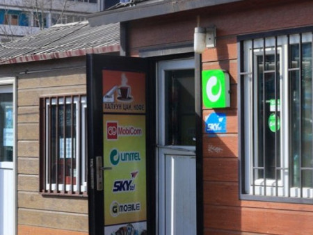 ТҮЦ-ийн лангууны шилийг хагалж бутарсан шилийг идсэн байжээ