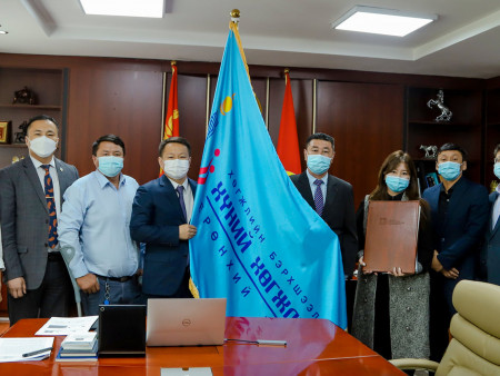 ХӨГЖЛИЙН БЭРХШЭЭЛТЭЙ ХҮНИЙ ХӨГЖЛИЙН ГАЗРЫН НЭРЭМЖИТ ТУГИЙГ ХҮЛЭЭЛГЭН ӨГЛӨӨ