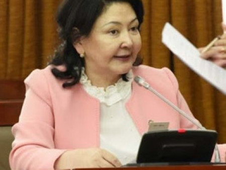 УИХ-ын гишүүн Б.Ундармаа өмгөөлөгчөөсөө татгалзаж, шүүх хуралдаан хойшиллоо