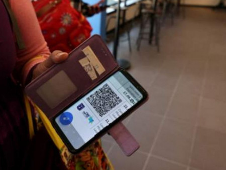 Иргэний үнэмлэхний ард байх QR кодыг уншуулж “Вакцины гэрчилгээ”-г мэдэх боломж бүрдлээ