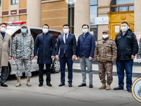 УИХ-ын гишүүн Э.Бат-Амгалан Баянзүрх дүүргийн Онцгой байдлын хэлтэсд шаардлагатай машиныг гардууллаа