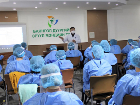 ​Сургууль, цэцэрлэгийн эмч нарт коронавирусийн шинжилгээ авах сургалт хийж байна