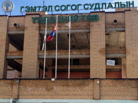 Хүнд гэмтсэн хүүгийн биеийн байдал сайжирчээ