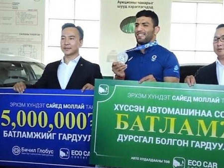 Сайд Моллаей өөрийн сонголтоор “Toyota Sai” маркийн автомашин сонгосон...
