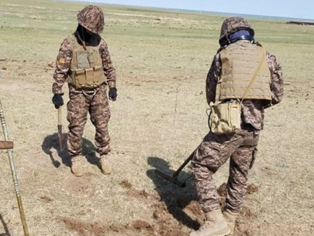 Цэнэгтэй мина олджээ