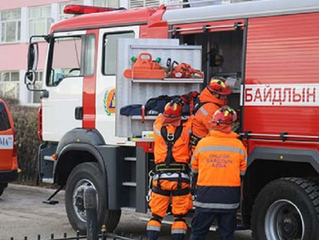 САЙХАН МЭДЭЭ: Есөн давхраас унах гэж байсан ДӨРВӨН настай хүүг АВАРЧЭЭ