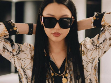 Mrs.M бие давхар болжээ