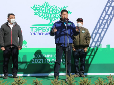 Монгол Улсын Ерөнхийлөгч У.Хүрэлсүх “Тэрбум мод” тарих үндэсний хөдөлгөөнийг Хан-Уул Эко дүүргээс эхлүүллээ